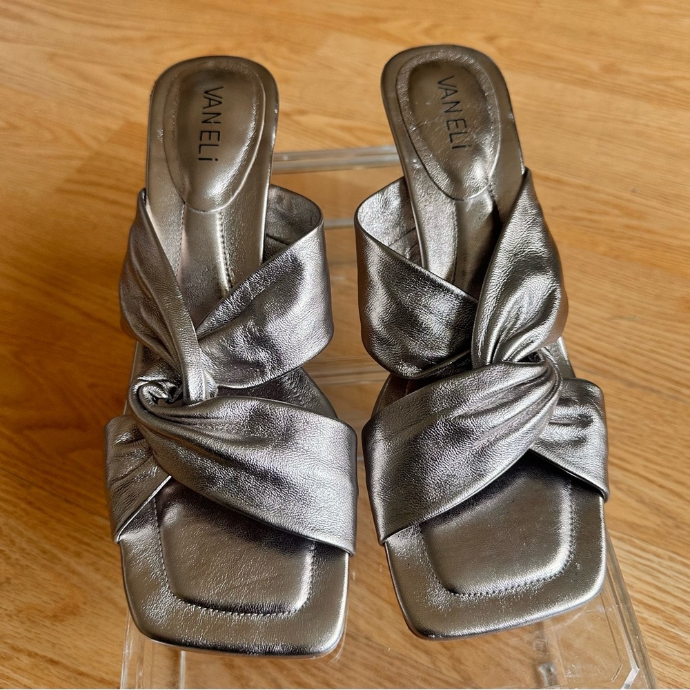 VANELi Metallic Silver Leather Knot Sandals - Size 8.5 (Fits like (8 )